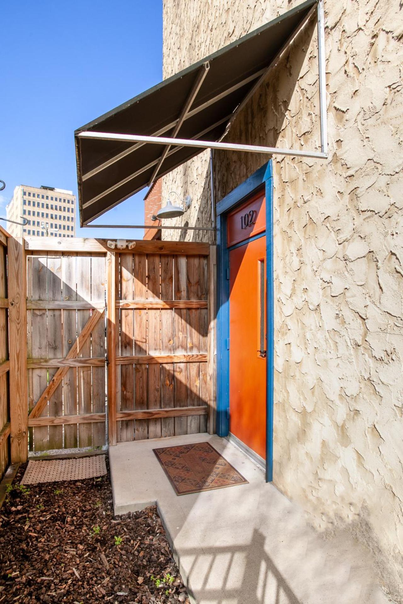 The Quiet Old Hideout Apartment
