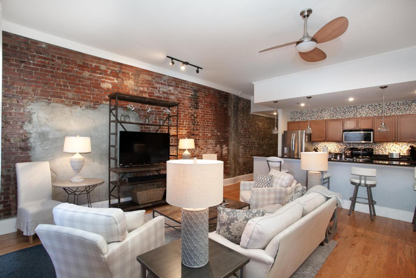 The Quiet Old Hideout Apartment